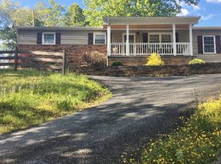 288 Deck St, Mount Hope, WV 25880