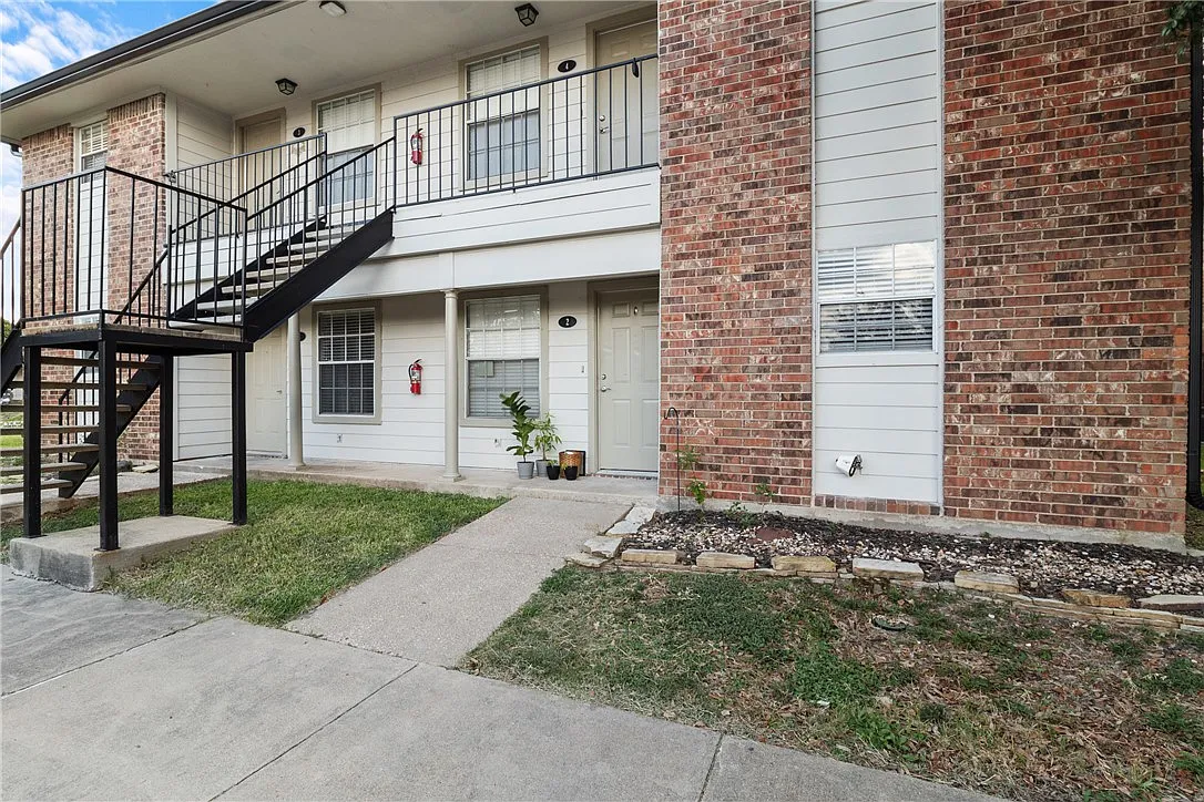3 bed, 4416 sqft, $1,495 — Photo 1