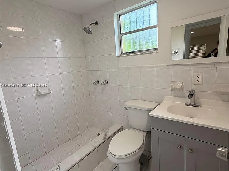 2420 NW 31st St #3 — Photo 9