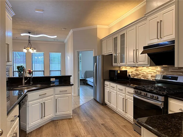 913 Delrey Dr — Photo 11
