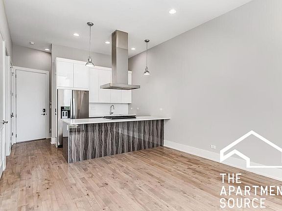 2nd image of 941 N Crosby St #405