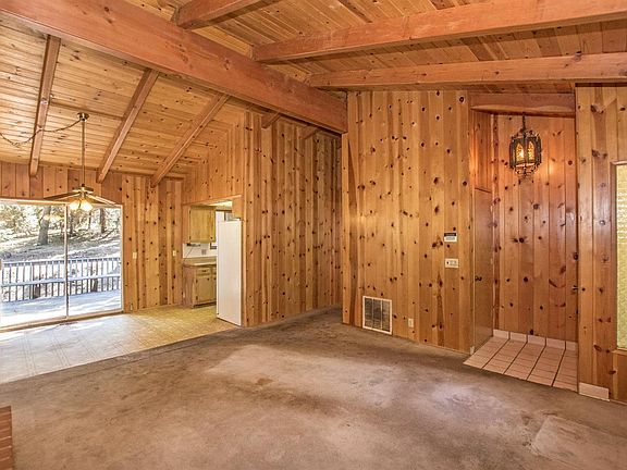 5th image of 689 Clubhouse Dr