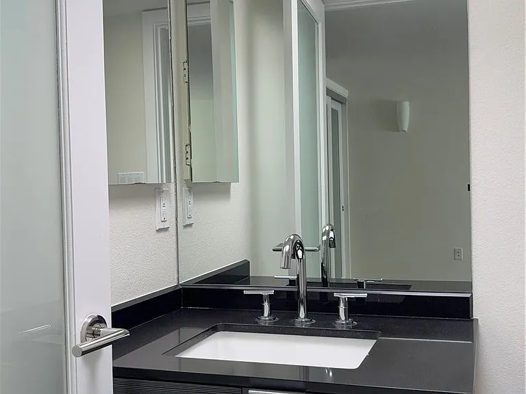 600 S Ridgeley Dr — Photo 22
