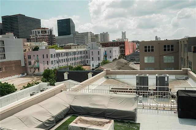 749 Baronne St #300 — Photo 30