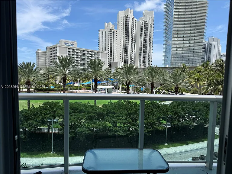 19370 Collins Ave #423 — Photo 4