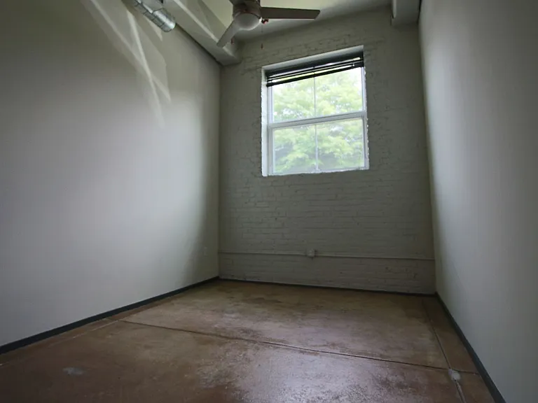 Main 2323 — Photo 16