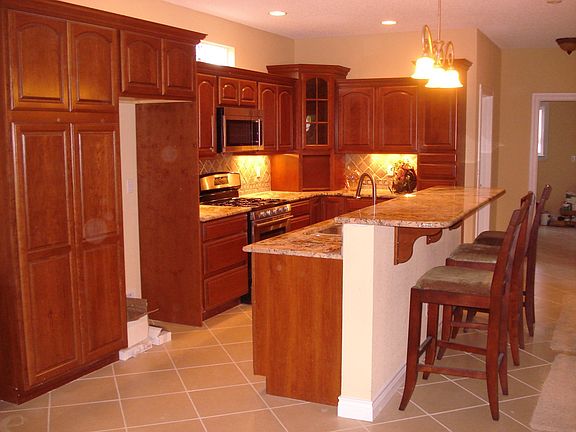 Gourmet Kitchen w/Cherry Cabinets 