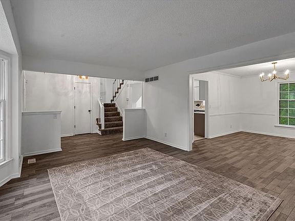 4th image of 8009 E 96th St