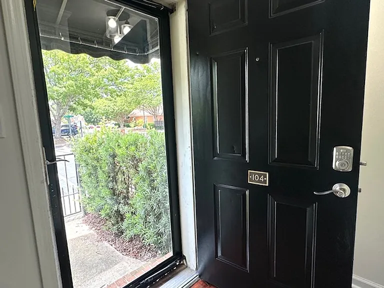 104 Carlyle Cir — Photo 4