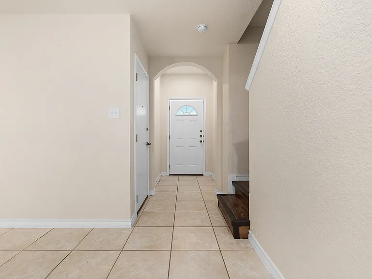 4917 Appleseed Ct — Photo 2