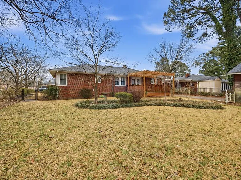 335 E McGinnis Cir — Photo 24