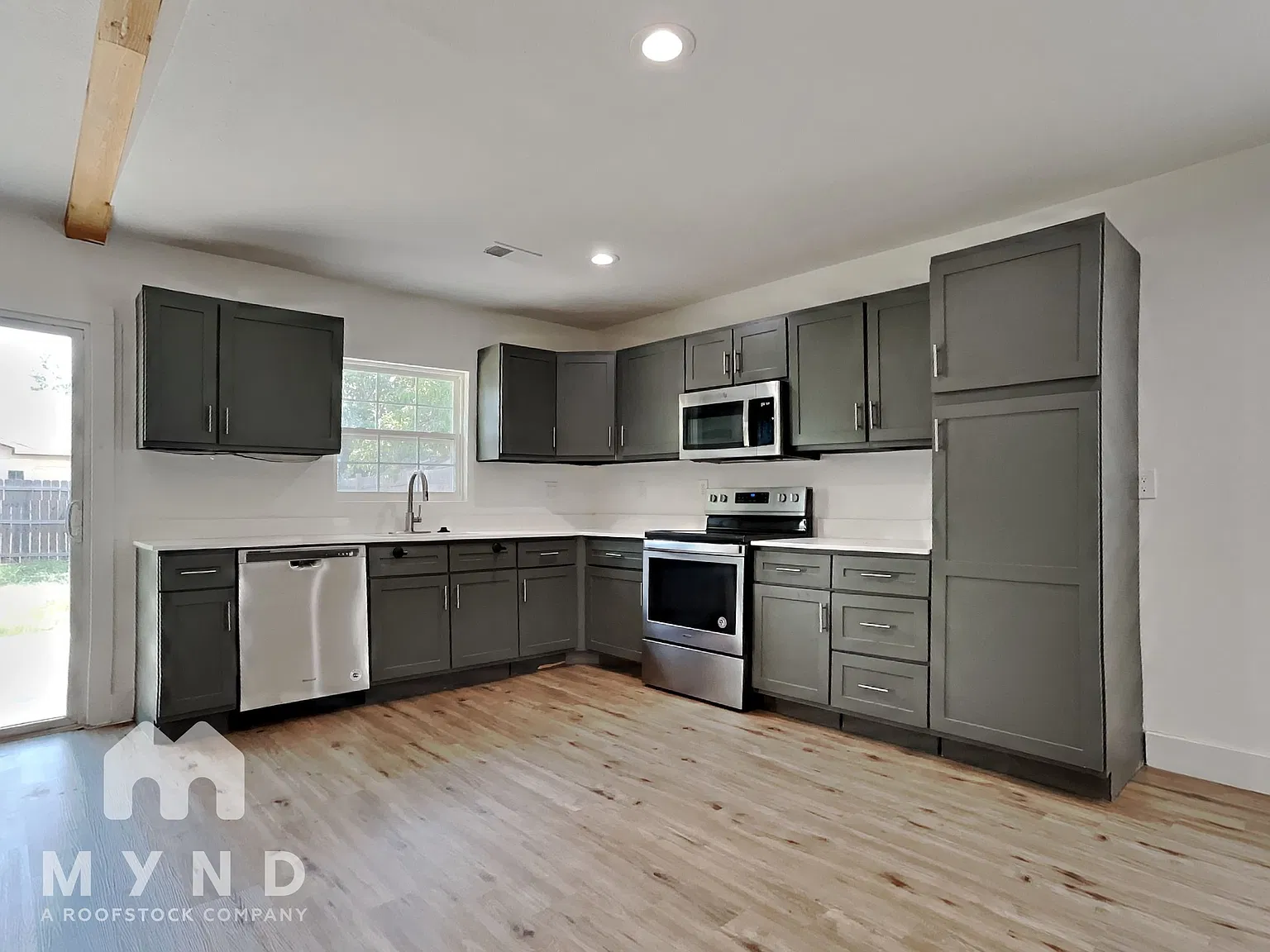 3 bed, 2.0 bath, 1677 sqft, $2,025 — Photo 4
