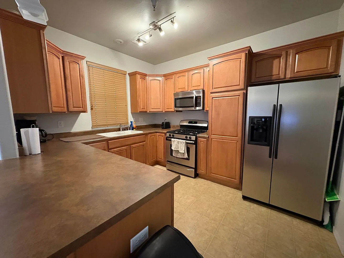 Beautiful Railroad Springs Townhome — Photo 3