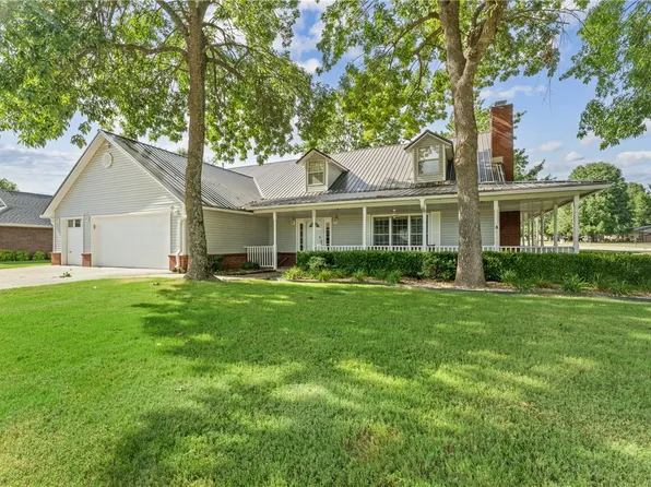 100 W Henson Ave, Springdale, AR 72764