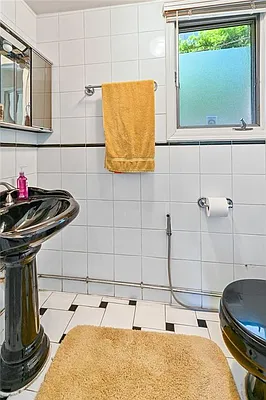 Sold by Remax Real Estate Professionals | media 11