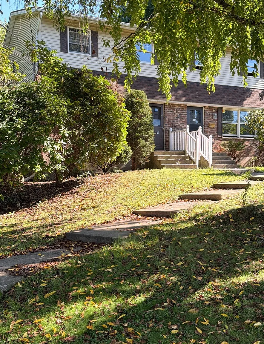 3 bed, 1.5 bath, 1280 sqft, $1,400 — Photo 1