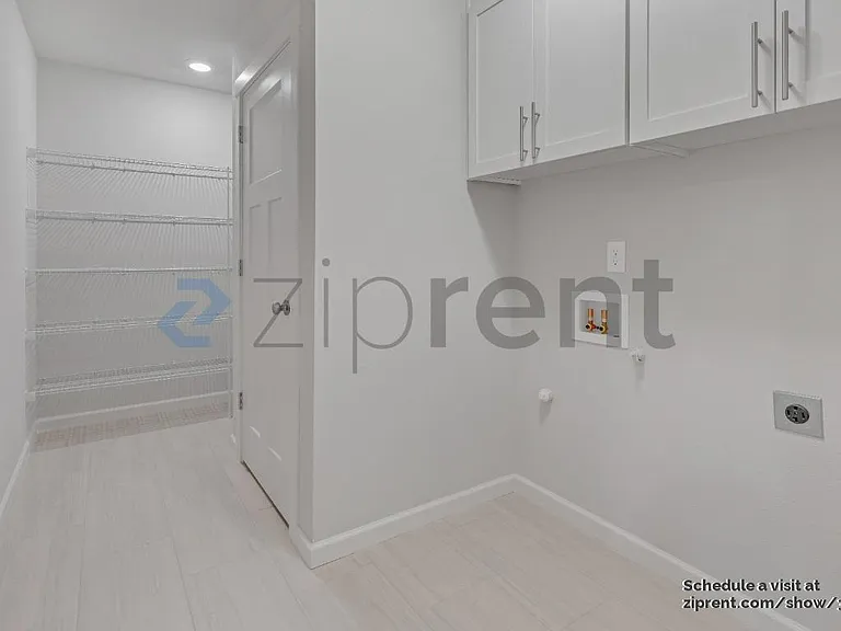 6460 N 89th Ave — Photo 22