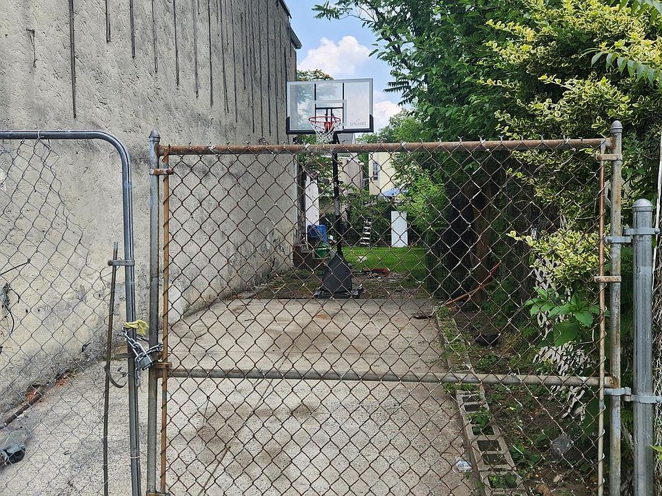 2nd image of 144 N 25th St