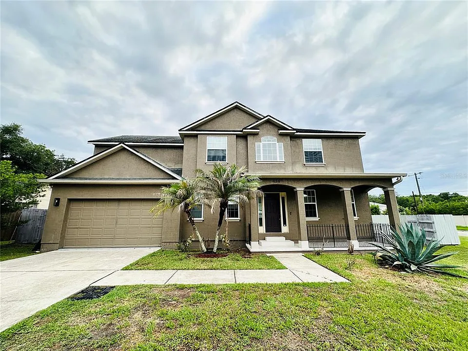 438 Palm Dr