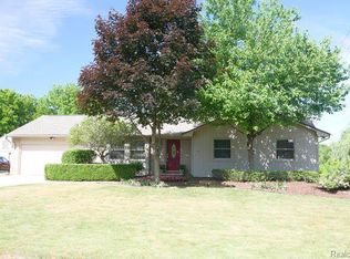 1070 Princeton Ave, Rochester Hills, MI 48307