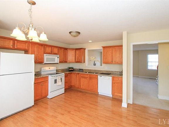4th image of 781 Wyndhurst Dr