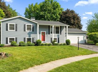 2208 Shallowford Dr, Valparaiso, IN 46383