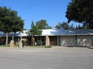 805 High St, Carrizo Springs, TX 78834