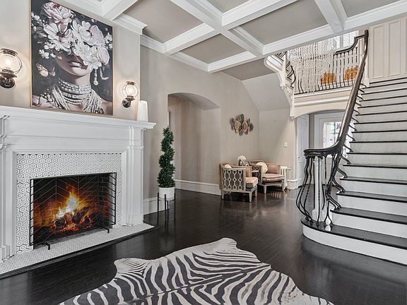 3rd image of 1503 Elm St.