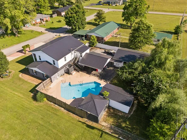 312 Hinson St, Hohenwald, TN 38462