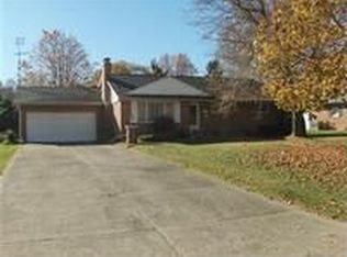 1420 Parkside Dr, Alliance, OH