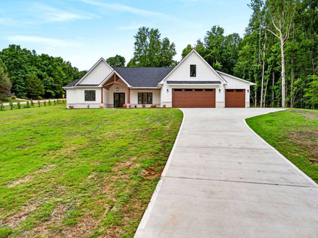 1st image of 501 W Peninsula Dr
