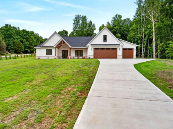 501 W Peninsula Dr, Laurens, SC 29360