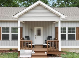 127 Cairens Ridge Dr, Mills River, NC 28759