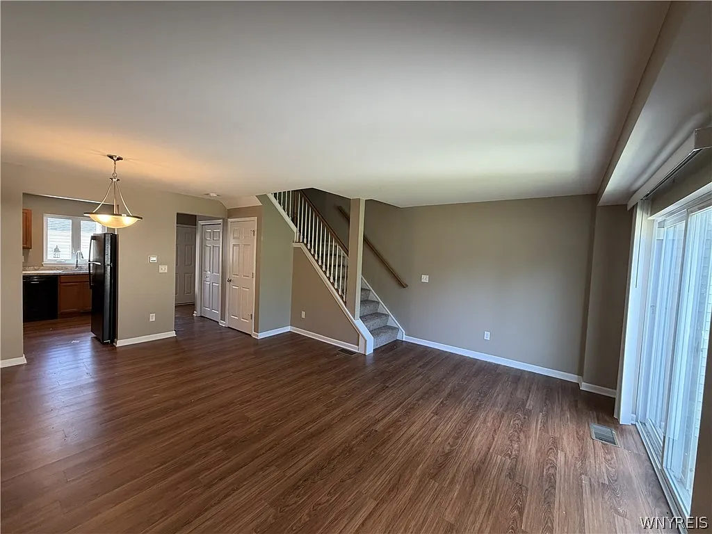2 bed, 1.5 bath, 1117 sqft, $1,995 — Photo 3