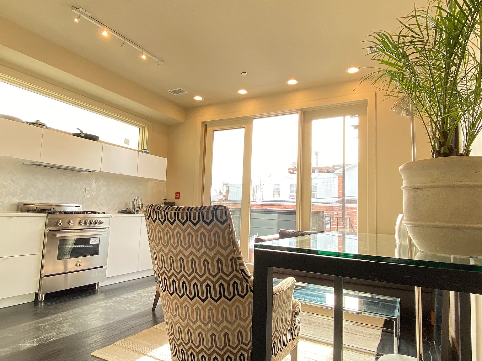 3 bed, 1150 sqft, $3,200 — Photo 3