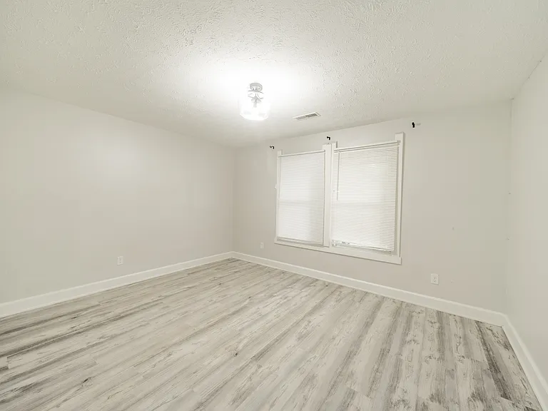 2344 N Capitol Ave — Photo 9