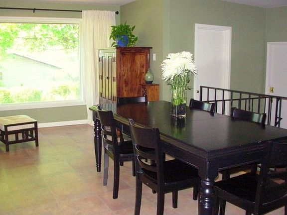 Kitchen Dining Area