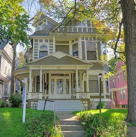 222 Madison Ave SE #3 — Photo 1