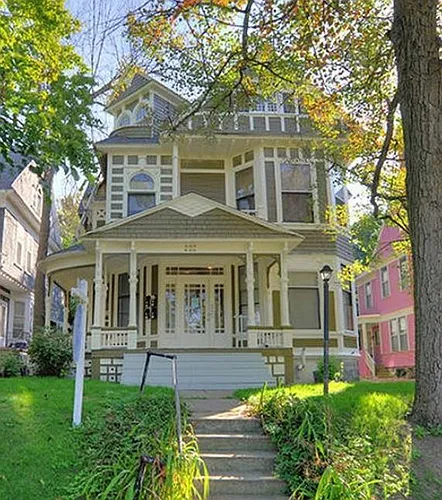 222 Madison Ave SE #3 Photo 1