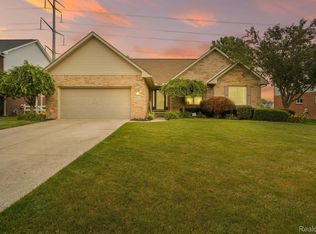 4916 Tanager Dr, Monroe, MI 48161