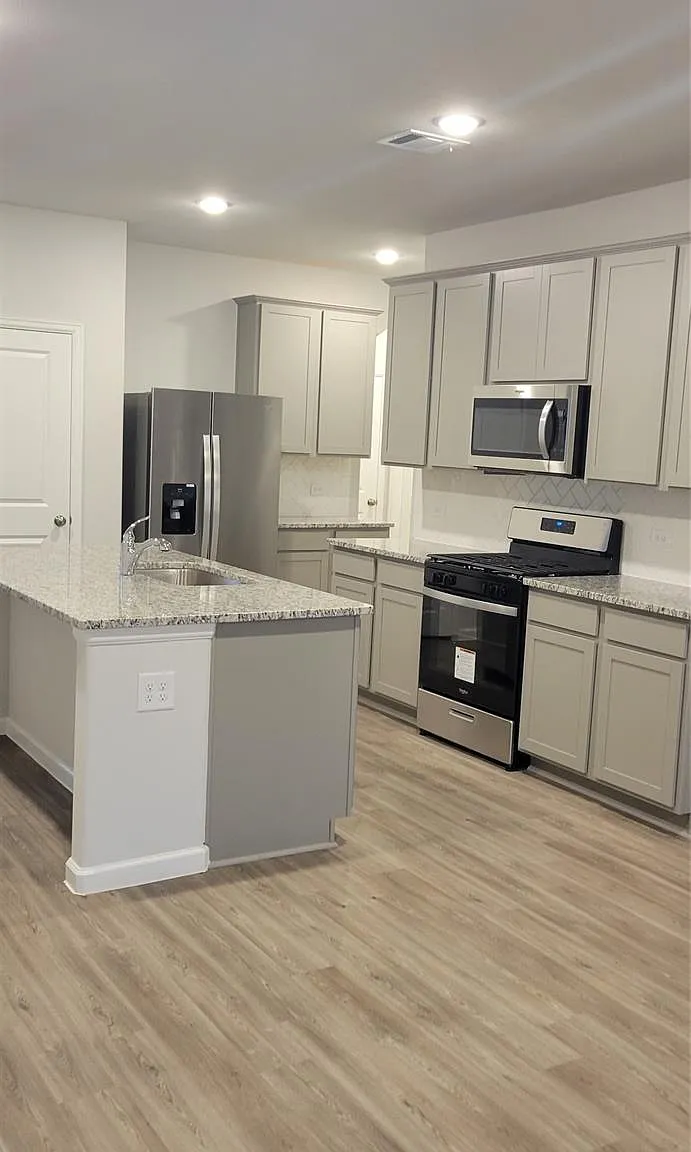 4 bed, 2.5 bath, 2178 sqft, $2,600 — Photo 3