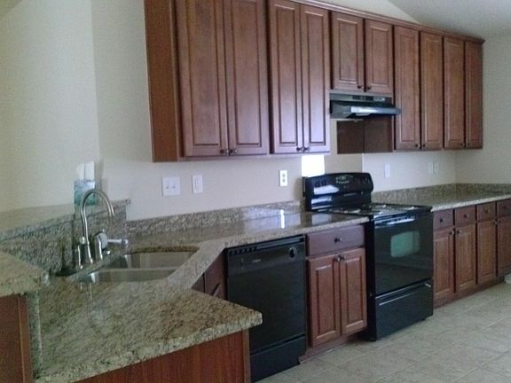 3rd image of 113 Alderwood Dr