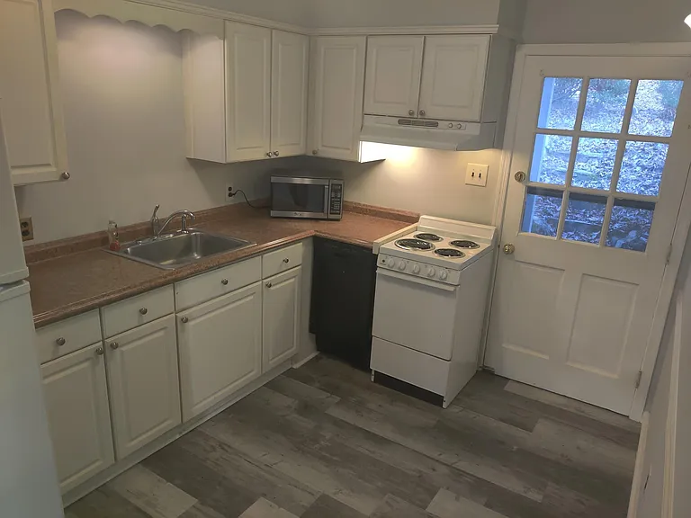 1625 Smith Level Rd — Photo 3