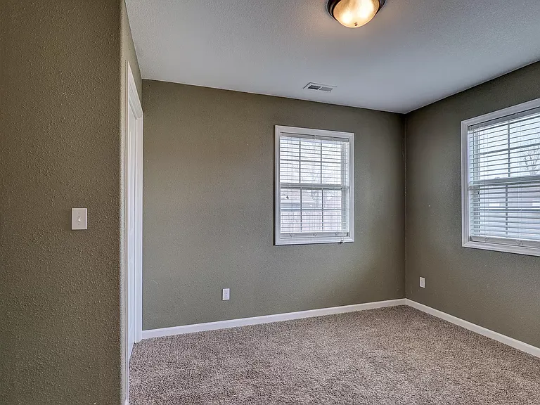 2121 Virginia Ave — Photo 19