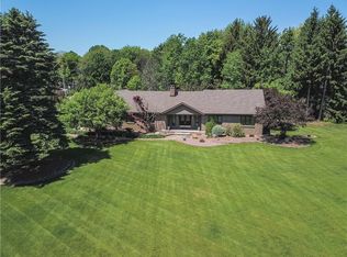 10 Pine Creek Ln, Rochester, NY 14626