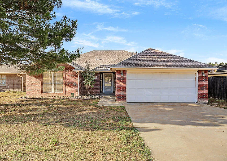 704 Hillside Dr