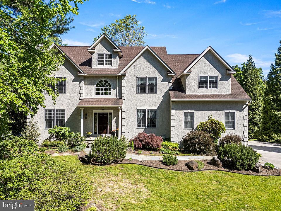 1st image of 734 Cornelia Pl