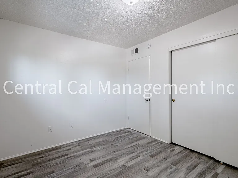 4008 Fishering Drive — Photo 14