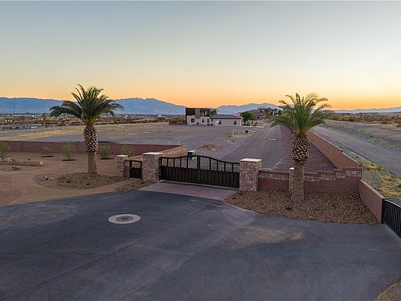 3rd image of 5985 E Spring Mountain Blvd N