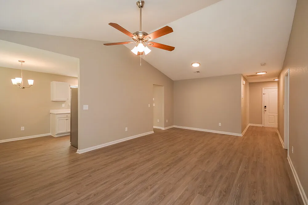 3 bed, 2.0 bath, 1309 sqft, $1,775 — Photo 3